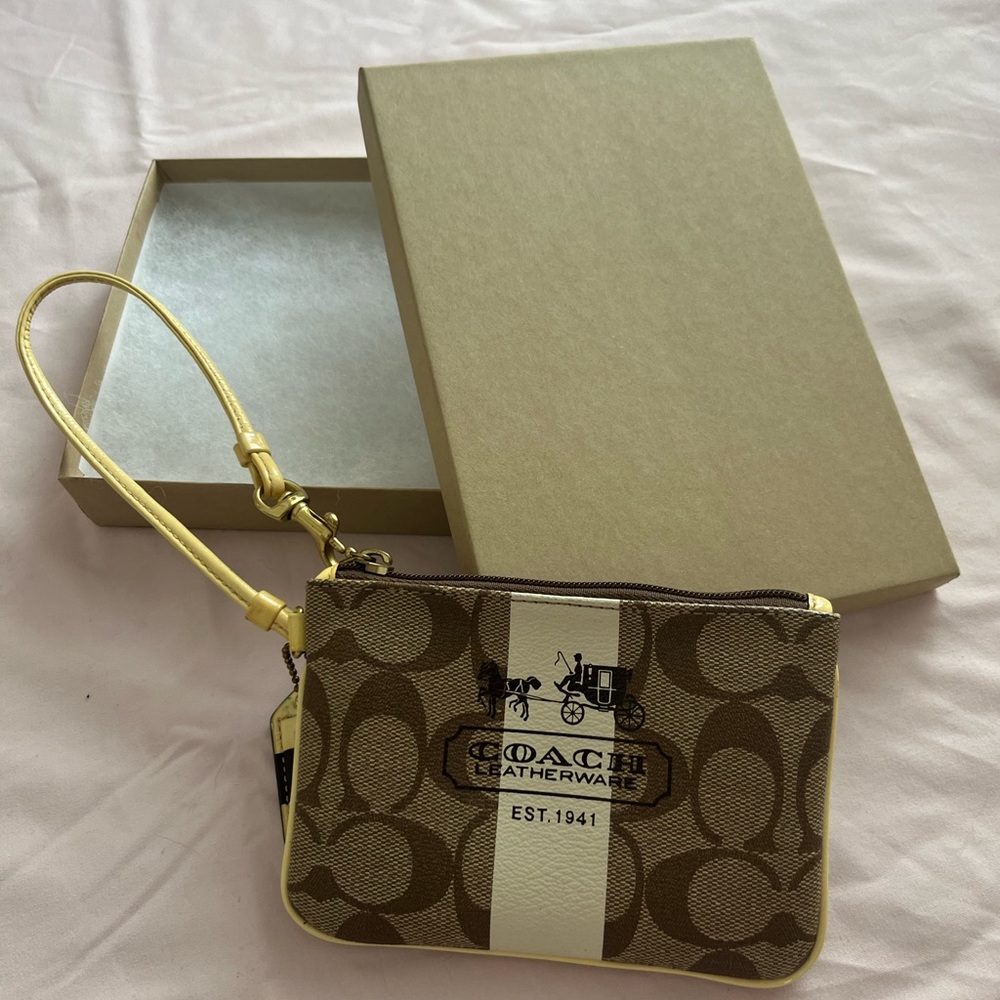 MAKE ME AN OFFER COACH zippered coin purse